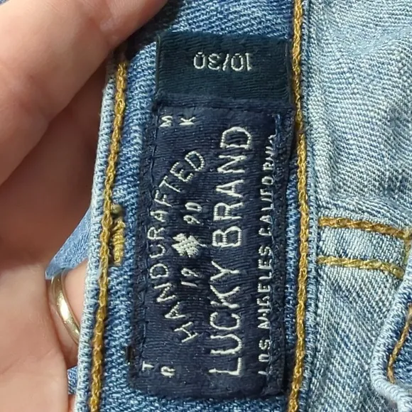 BUNDLE TWO PAIR LUCKY BRAND JEANS..EASY FIT FLARE AND SIENNA SLIM BOYFRIEND