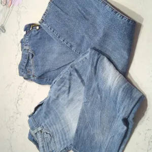 BUNDLE TWO PAIR LUCKY BRAND JEANS..EASY FIT FLARE AND SIENNA SLIM BOYFRIEND