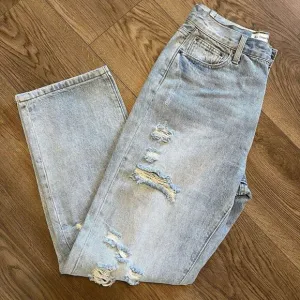 By Together Demi Jeans Large Distressed Boyfriend‎