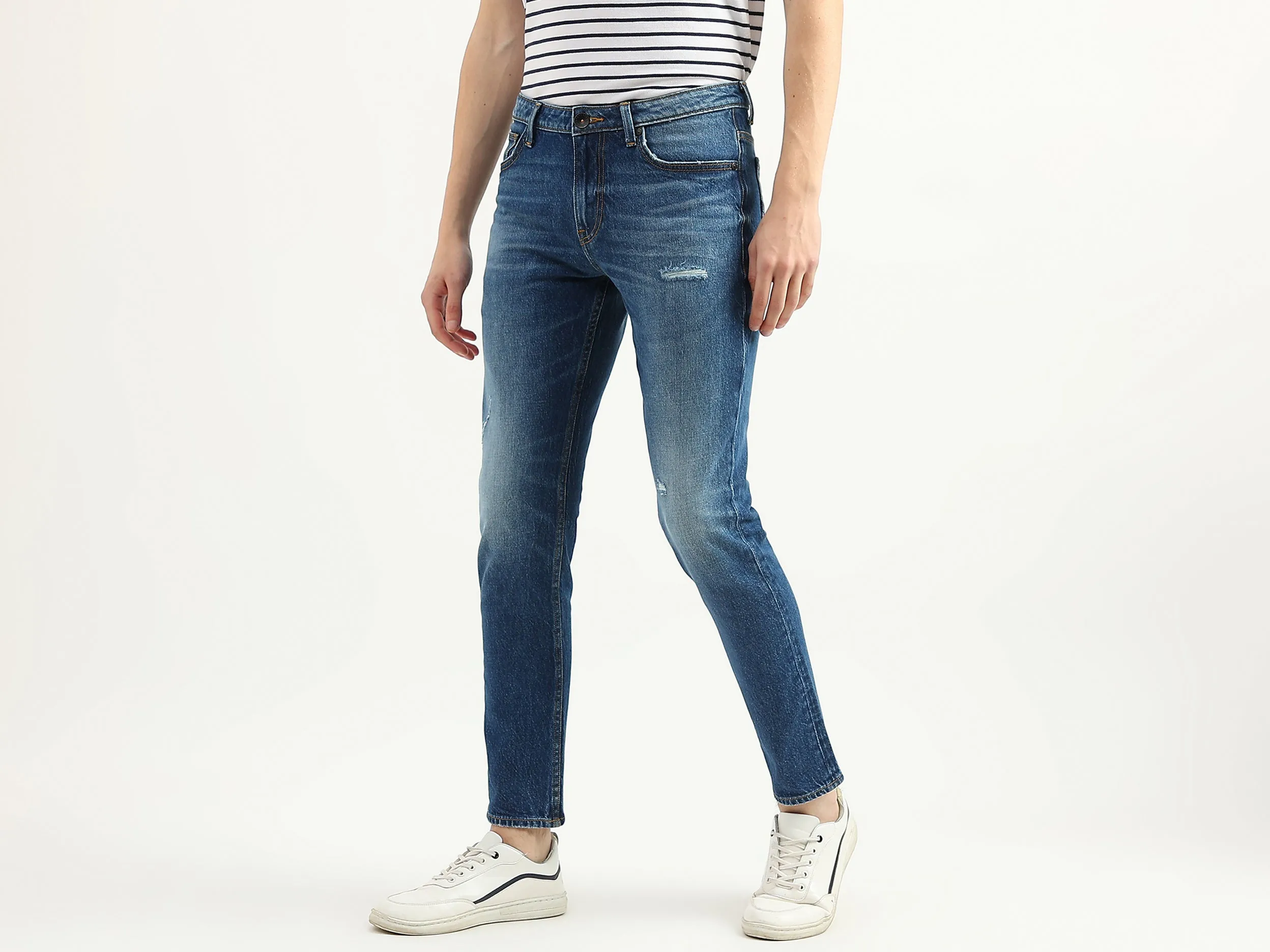 Men Solid Slim Tapered Fit Jeans