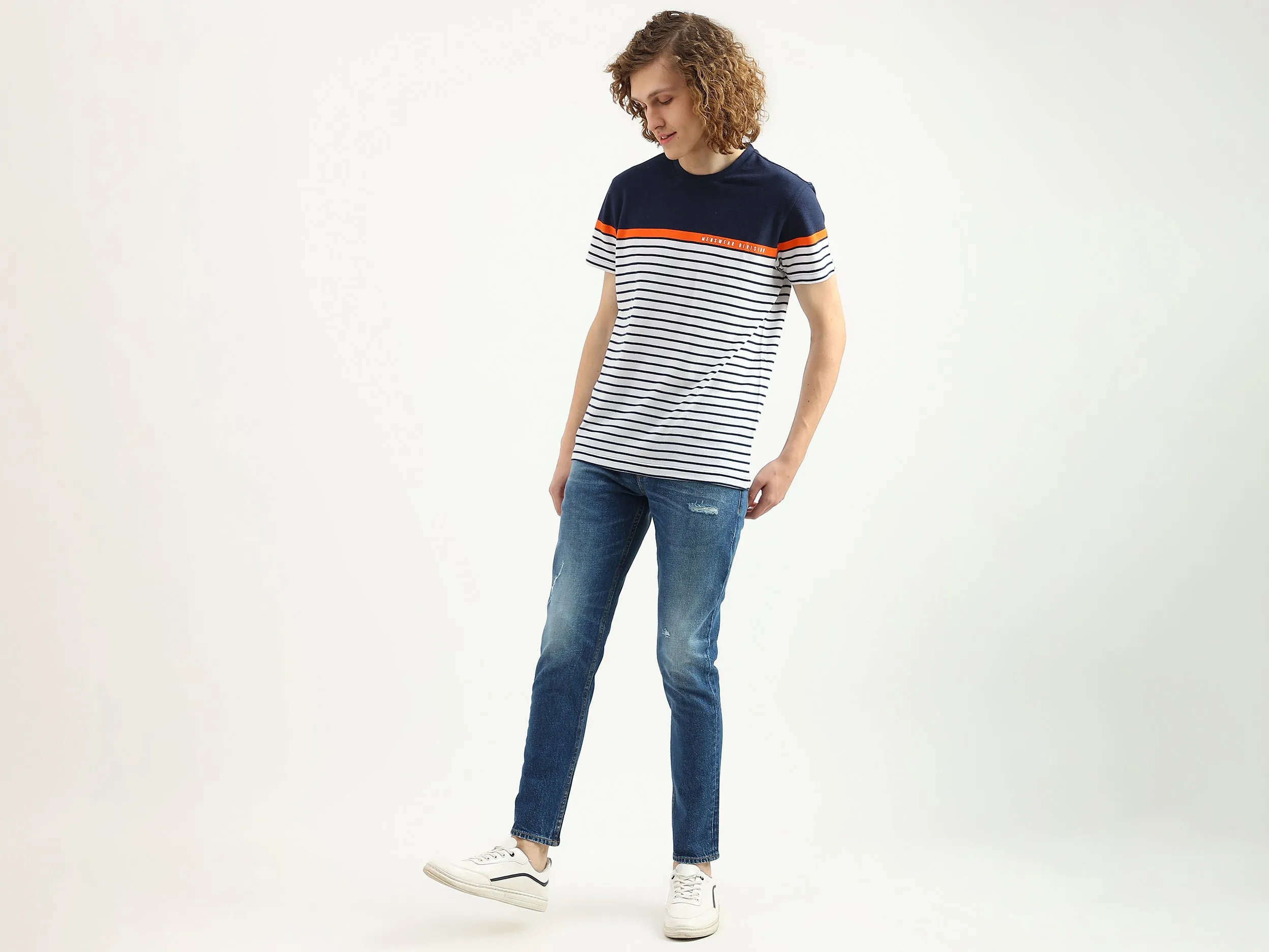 Men Solid Slim Tapered Fit Jeans
