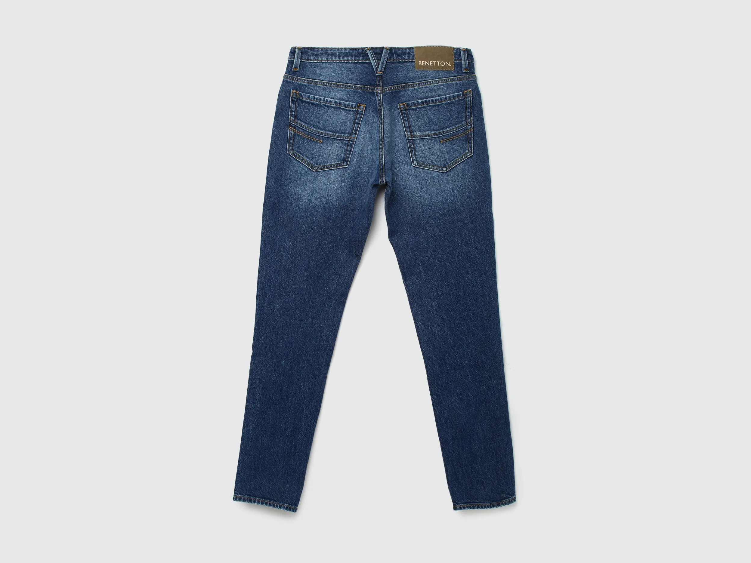 Men Solid Slim Tapered Fit Jeans