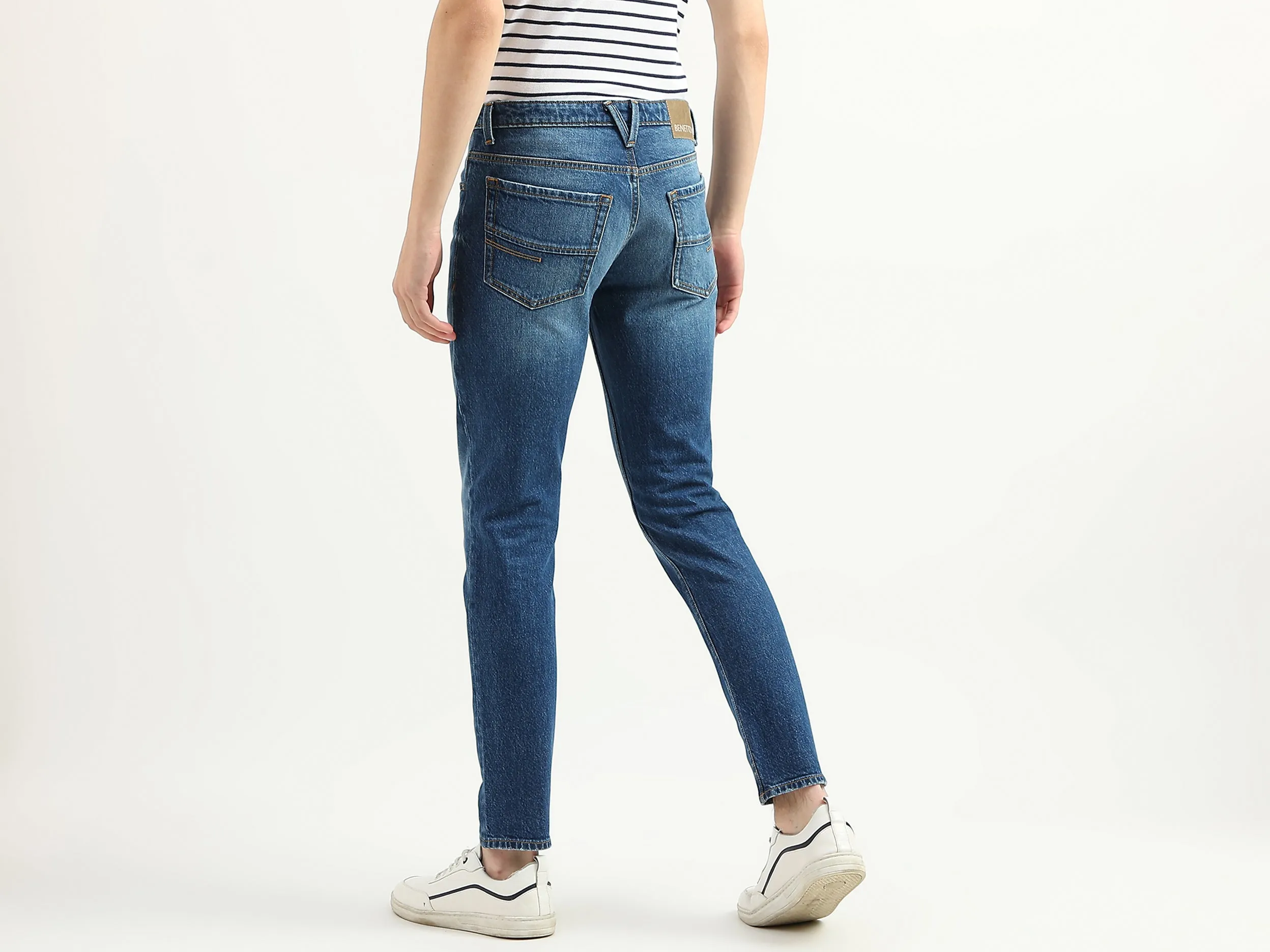 Men Solid Slim Tapered Fit Jeans