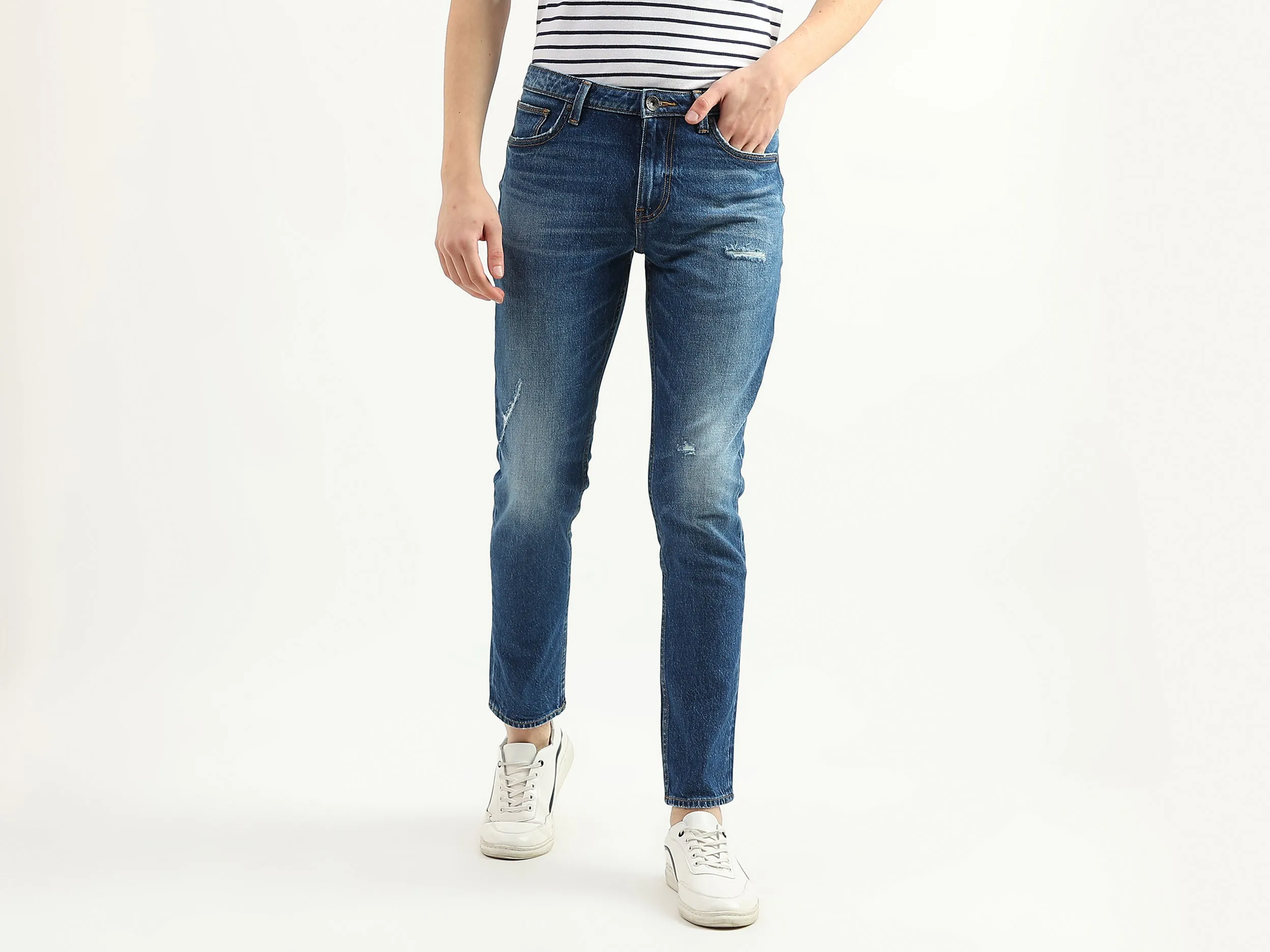 Men Solid Slim Tapered Fit Jeans