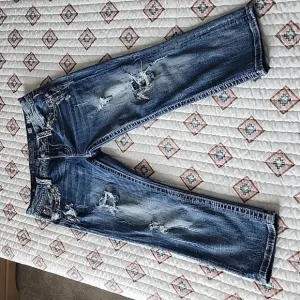 Miss Me Easy Cropped Jeans