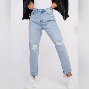 Missguided Jeans Women’s Size 2R Riot Highwaisted Busted Knee Mom Jean