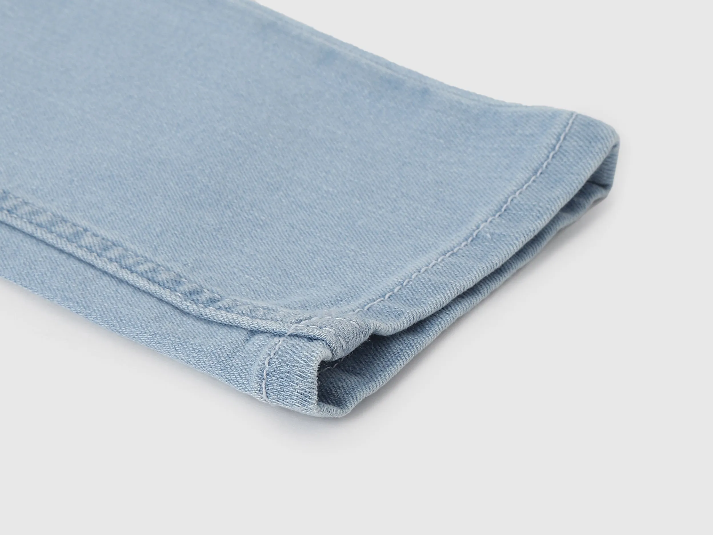 Solid Pattern Slim Fit Jeans