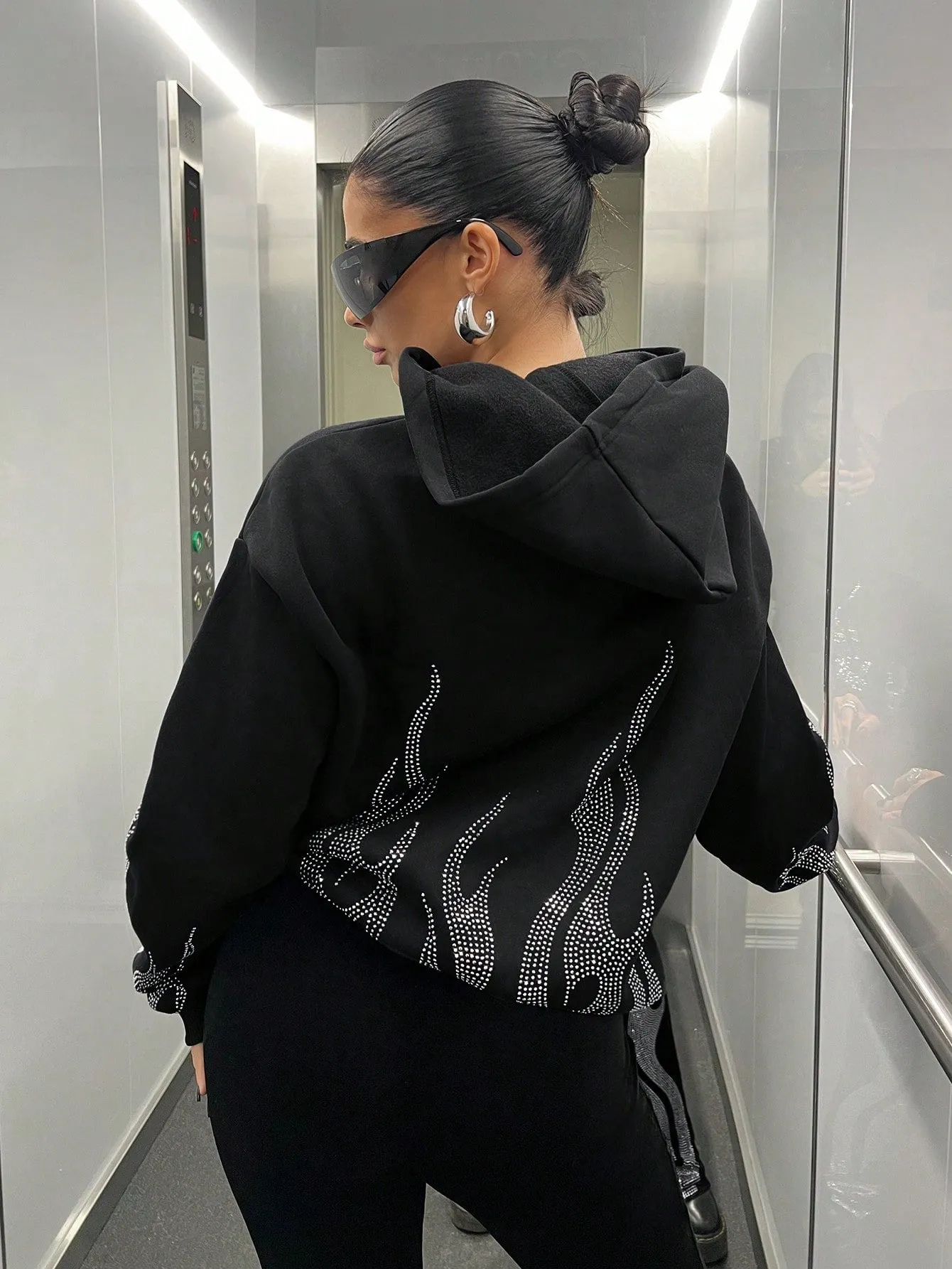 Sudadera con capucha Cherry Vibes: estilo y comodidad