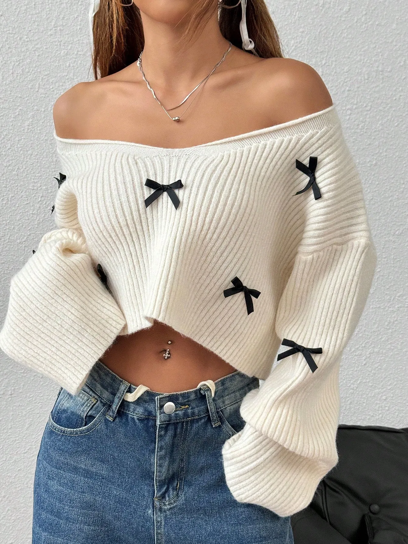 Suéter Casual con Cuello en V y Lazo 3D de Cherry Vibes