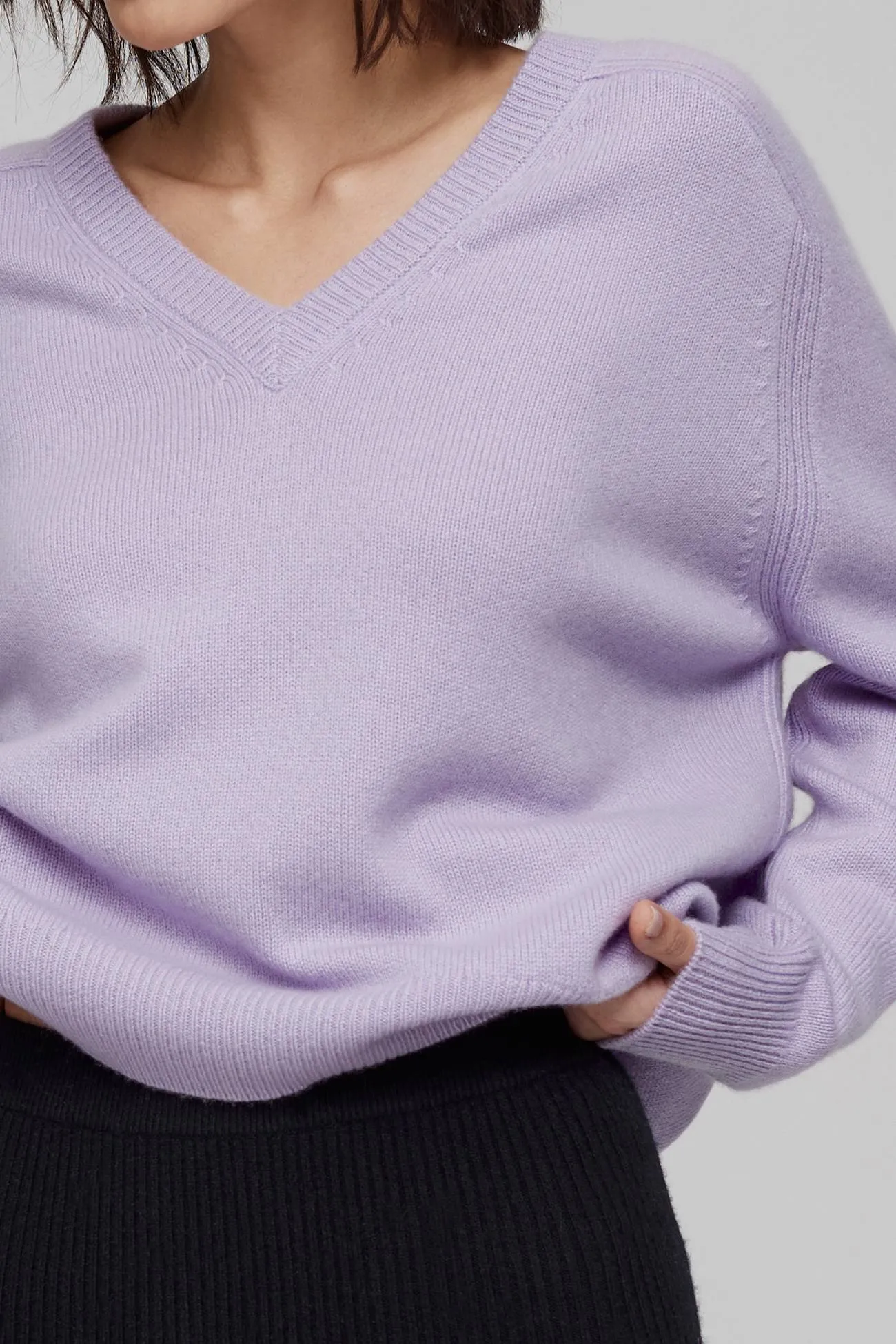 SYDNEY V-NECK CASHMERE SWEATER