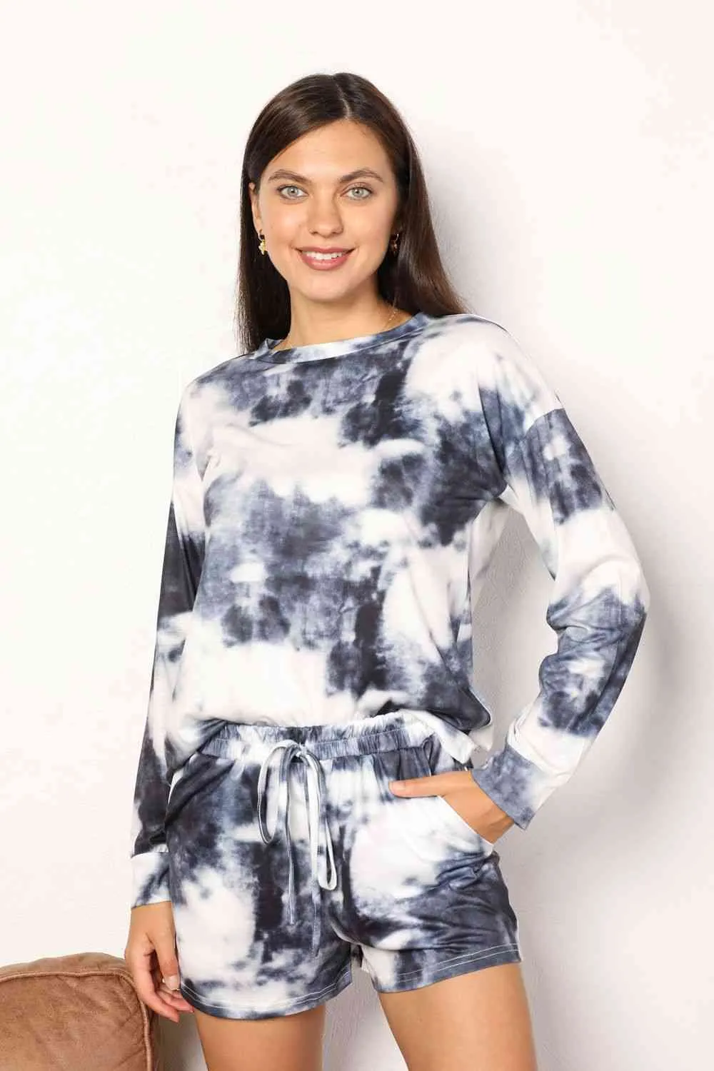 Tie-Dye Lounge Set – Round Neck Long Sleeve Top & Matching Shorts